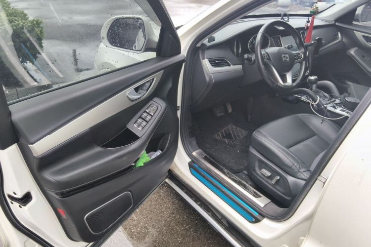 Used Zotye SR7 2016 1.5T CVT Cube Heart Edition China V Standard Driver Seat