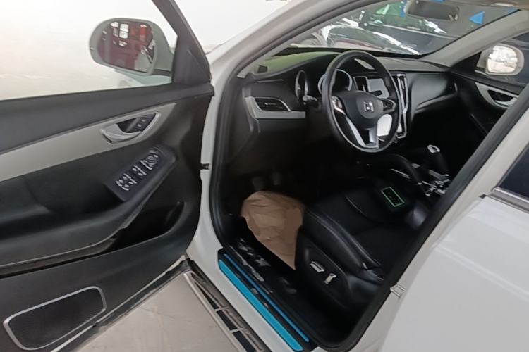 Used Zotye SR7 2016 1.5T Manual Cube Heart Edition China IV Standard Driver Seat