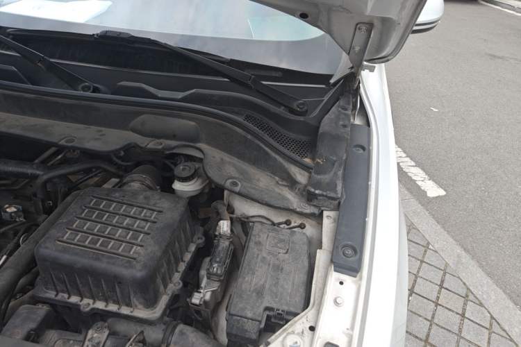 Used Zotye SR7 2016 1.5T CVT Cube Heart Edition China IV Standard Engine Bay Left