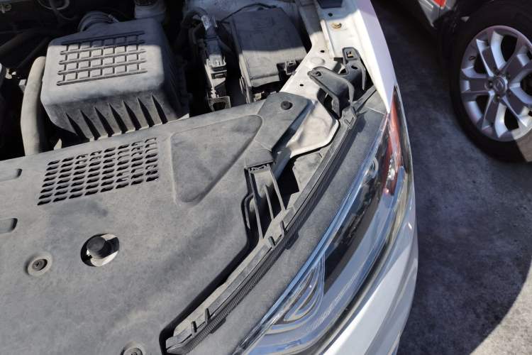 Used Zotye SR7 2016 1.5T CVT Cube Heart Edition China IV Standard Engine Bay Left