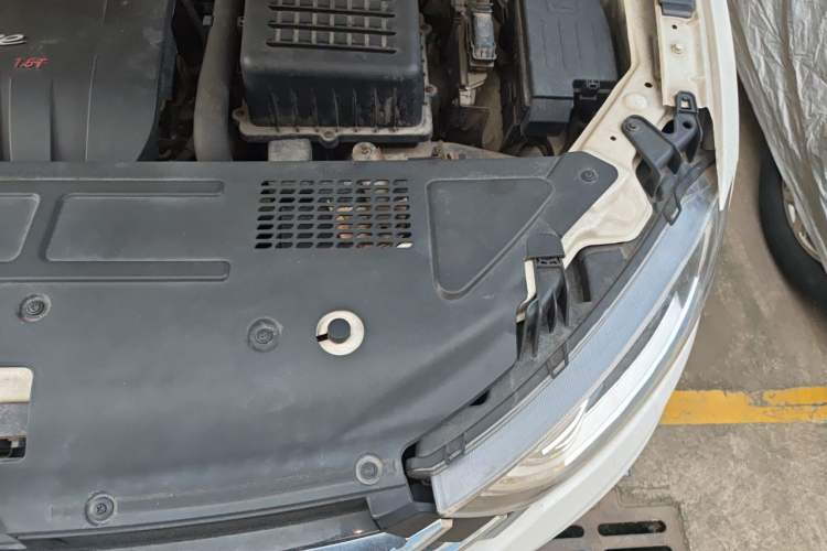 Used Zotye SR7 2016 1.5T CVT Cube Heart Edition China V Standard Engine Bay Left