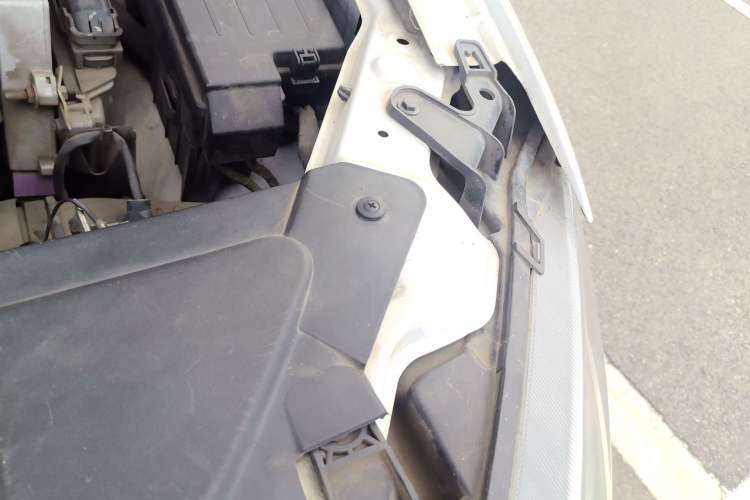 Used Zotye SR7 2016 1.5T CVT Cube Heart Edition China IV Standard Engine Bay Left