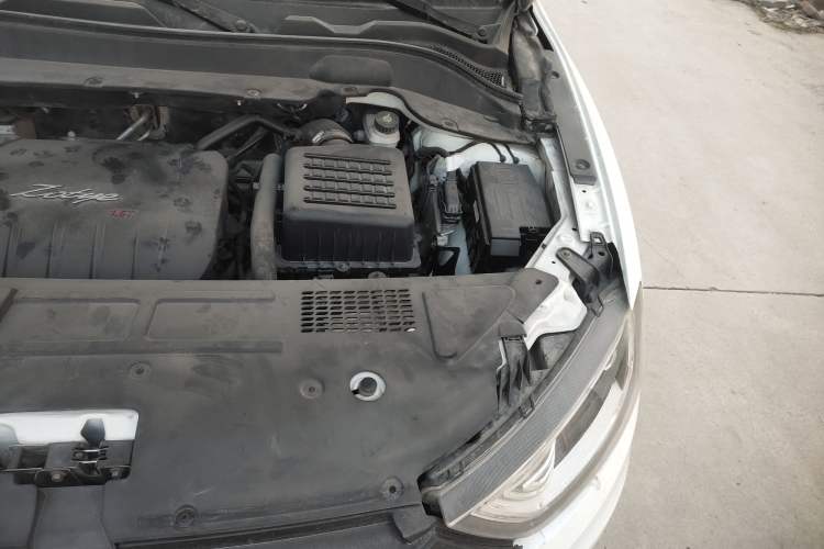Used Zotye SR7 2016 1.5T Manual Cube Heart Edition China V Standard Engine Bay Left