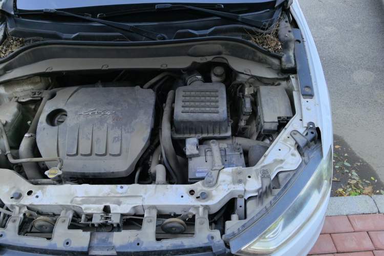 Used Zotye SR7 2016 1.5T Manual Cube Road Edition China V Standard Engine Bay Left