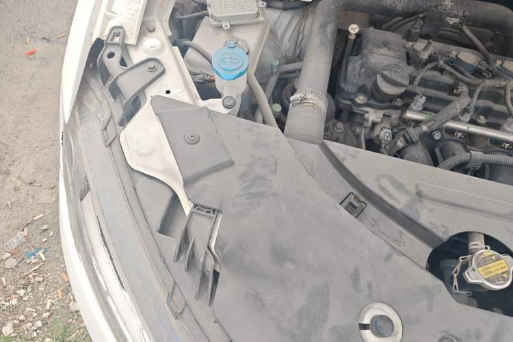 Used Zotye SR7 2016 1.5T CVT Cube Road Edition China V Standard Engine Bay Right