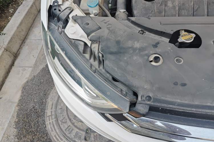 Used Zotye SR7 2016 1.5T CVT Cube Road Edition China IV Standard Engine Bay Right
