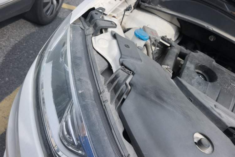 Used Zotye SR7 2016 1.5T CVT Cube Road Edition China V Standard Engine Bay Right