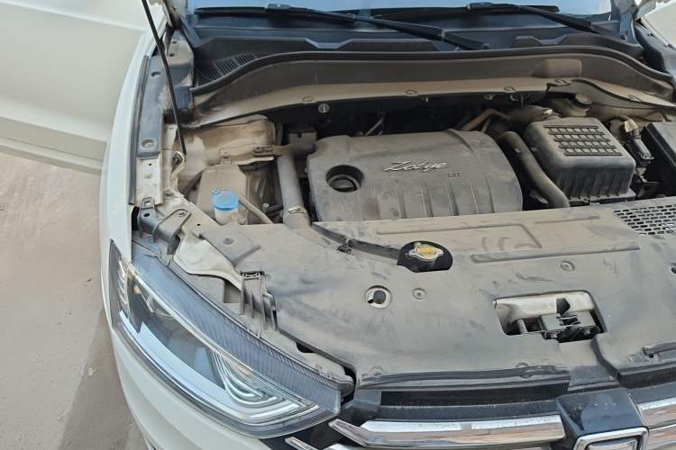 Used Zotye SR7 2016 1.5T Manual Cube Heart Edition China IV Standard Engine Bay Right