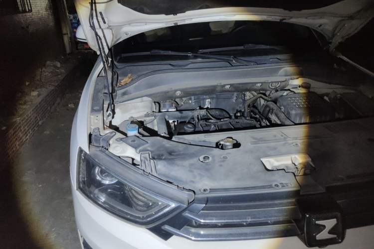 Used Zotye SR7 2016 1.5T CVT Cube Heart Edition China V Standard Engine Bay Right
