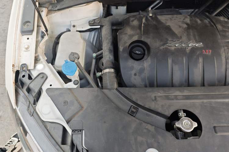 Used Zotye SR7 2016 1.5T CVT Cube Heart Edition China V Standard Engine Bay Right