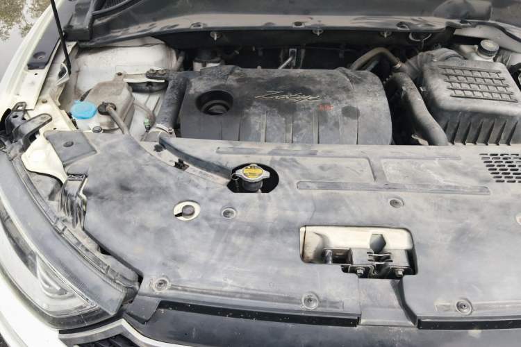 Used Zotye SR7 2016 1.5T CVT Cube Heart Edition China V Standard Engine Bay Right