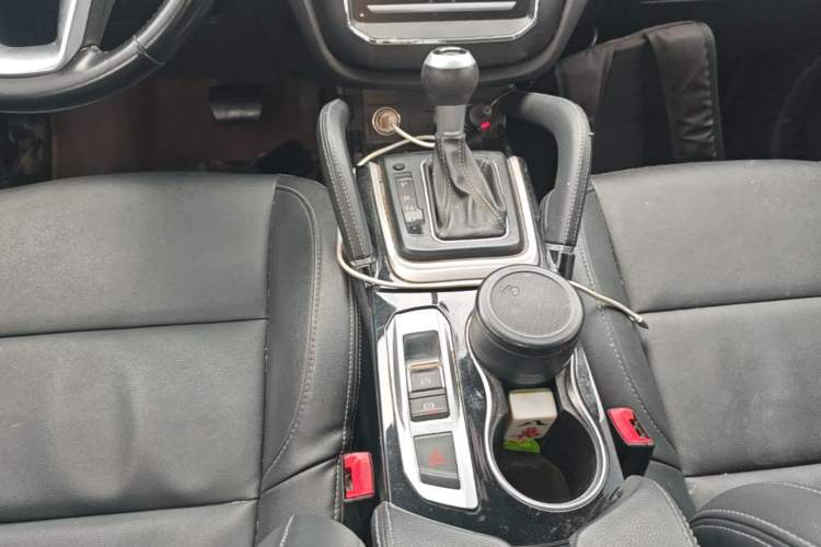 Used Zotye SR7 2016 1.5T CVT Cube Road Edition China IV Standard Gear Lever