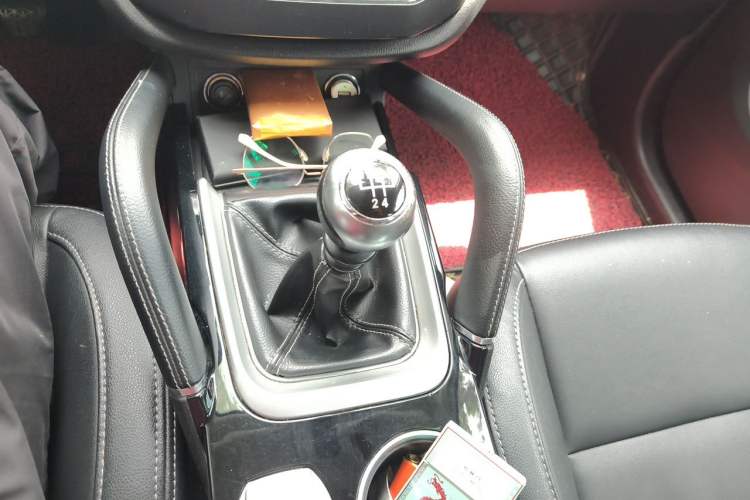 Used Zotye SR7 2016 1.5T Manual Cube Road Edition China V Standard Gear Lever
