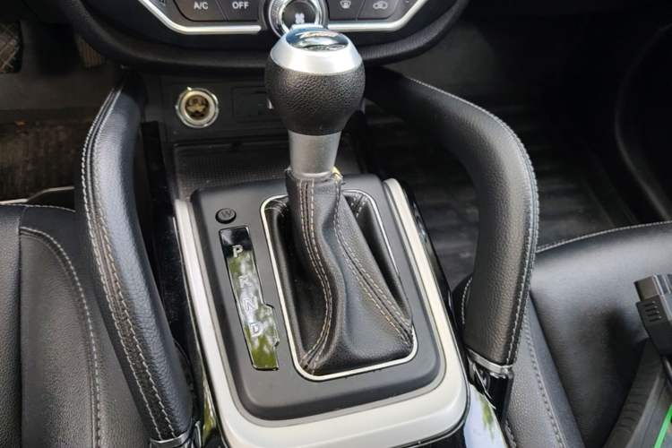 Used Zotye SR7 2016 1.5T CVT Cube Road Edition China V Standard Gear Lever