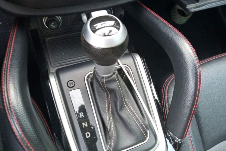 Used Zotye SR7 2016 1.5T CVT Cube Road Edition China IV Standard Gear Lever