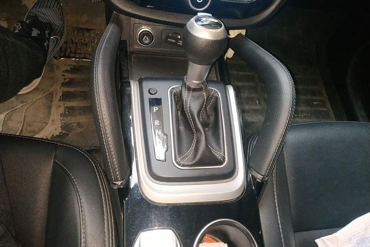 Used Zotye SR7 2016 1.5T CVT Cube Heart Edition China V Standard Gear Lever