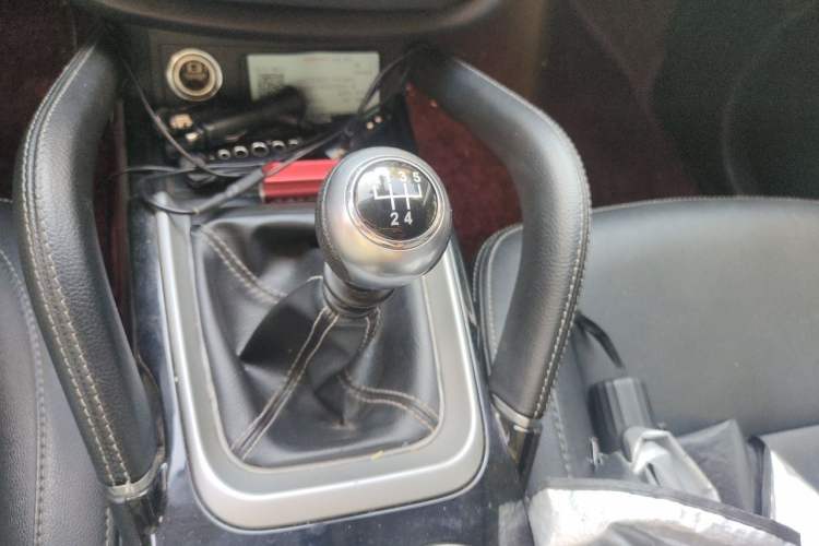 Used Zotye SR7 2016 1.5T Manual Cube Road Edition China V Standard Gear Lever