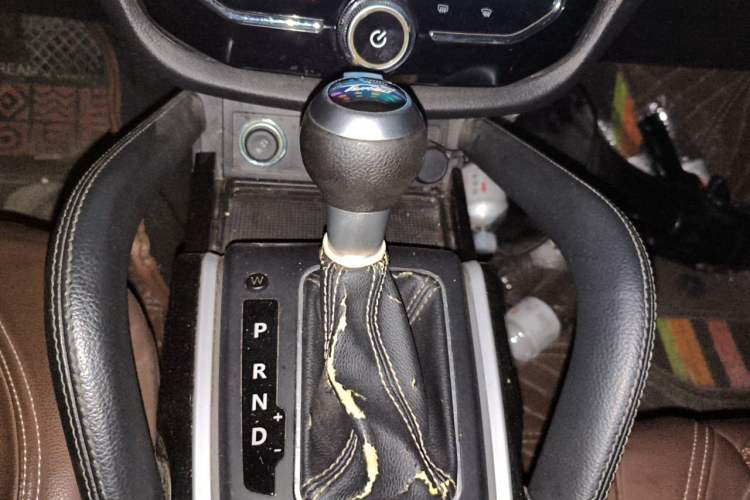 Used Zotye SR7 2016 1.5T CVT Cube Heart Edition China V Standard Gear Lever