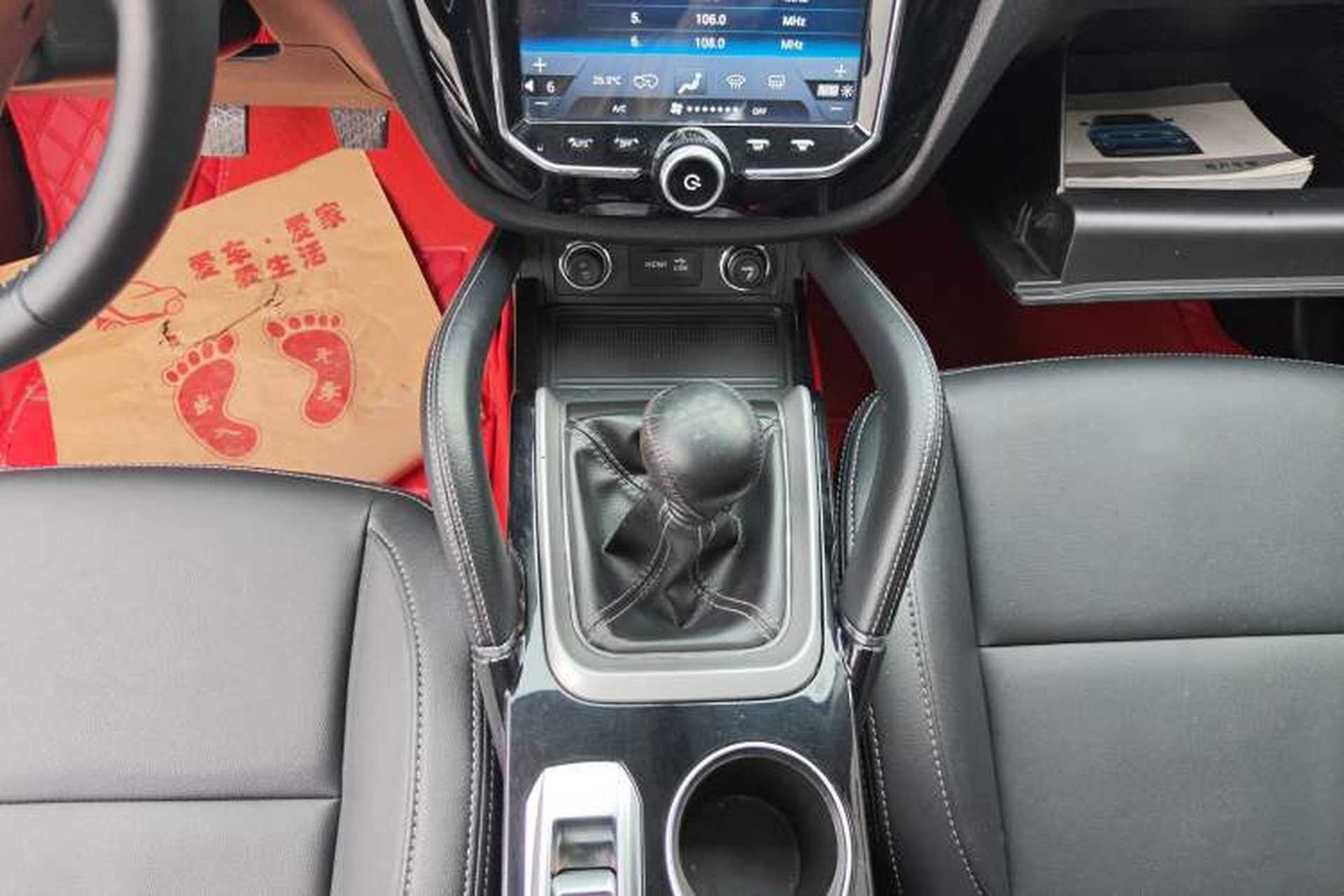 Used Zotye SR7 2016 1.5T Manual Cube Heart Edition China IV Standard Gear Lever