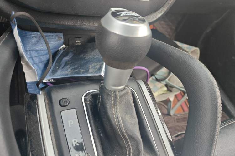 Used Zotye SR7 2016 1.5T CVT Cube Road Edition China V Standard Gear Lever