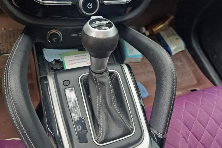 Used Zotye SR7 2016 1.5T CVT Cube Heart Edition China IV Standard Gear Lever