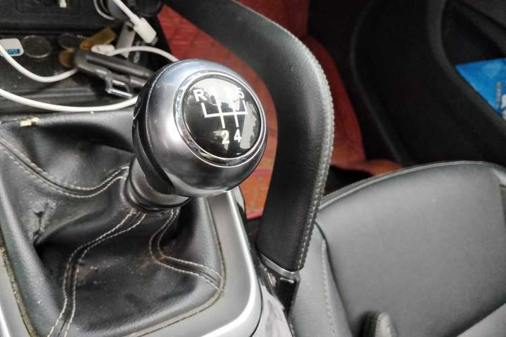 Used Zotye SR7 2016 1.5T Manual Cube Heart Edition China IV Standard Gear Lever