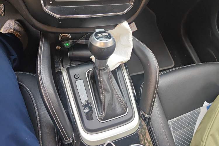 Used Zotye SR7 2016 1.5T CVT Cube Road Edition China IV Standard Gear Lever