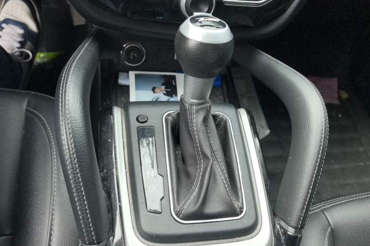 Used Zotye SR7 2016 1.5T CVT Cube Road Edition China V Standard Gear Lever