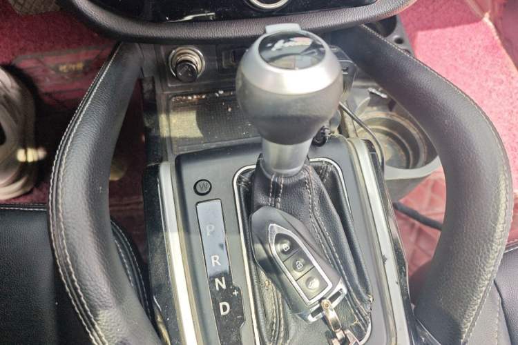 Used Zotye SR7 2016 1.5T CVT Cube Heart Edition China V Standard Gear Lever