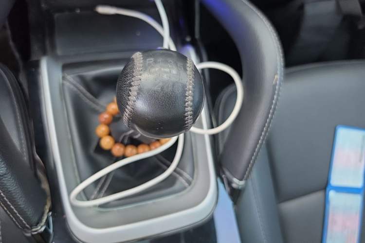 Used Zotye SR7 2016 1.5T Manual Cube Heart Edition China IV Standard Gear Lever