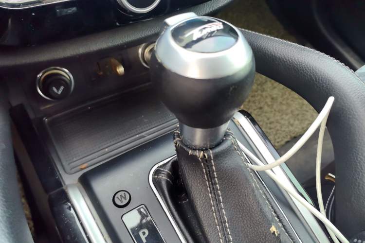 Used Zotye SR7 2016 1.5T CVT Cube Heart Edition China IV Standard Gear Lever