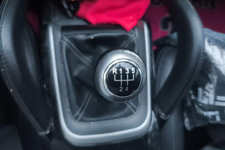 Used Zotye SR7 2016 1.5T Manual Cube Road Edition China V Standard Gear Lever