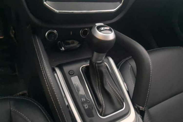 Used Zotye SR7 2016 1.5T CVT Cube Road Edition China IV Standard Gear Lever