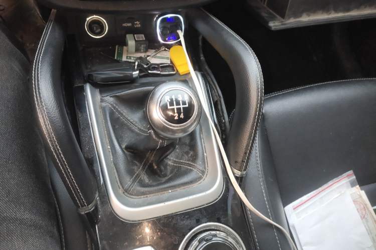 Used Zotye SR7 2016 1.5T Manual Cube Heart Edition China V Standard Gear Lever