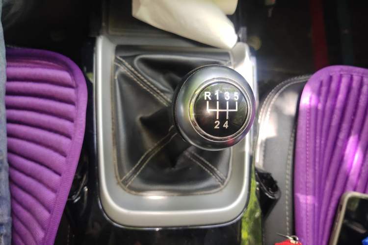 Used Zotye SR7 2016 1.5T Manual Cube Heart Edition China V Standard Gear Lever