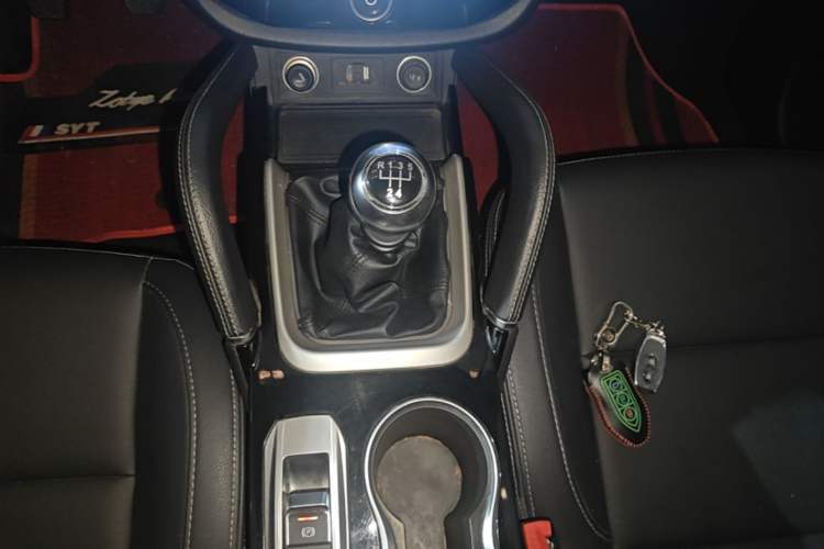 Used Zotye SR7 2016 1.5T Manual Cube Heart Edition China V Standard Gear Lever