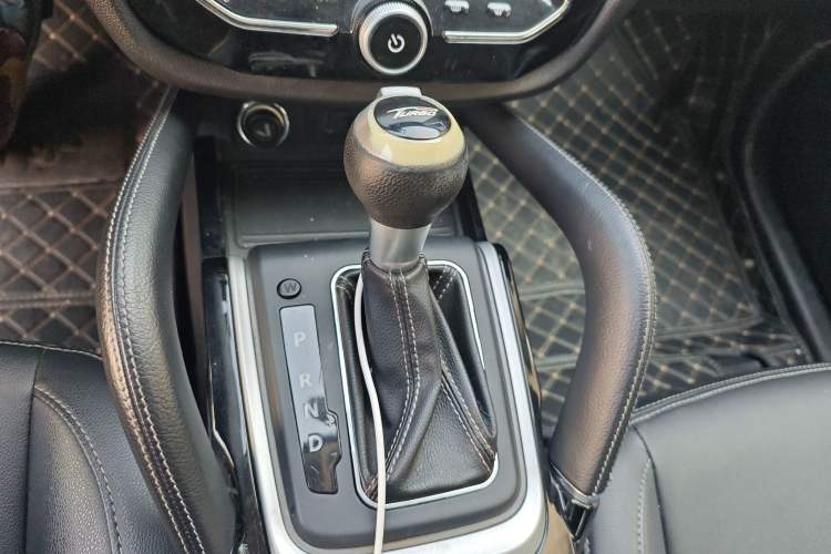 Used Zotye SR7 2016 1.5T CVT Cube Heart Edition China V Standard Gear Lever