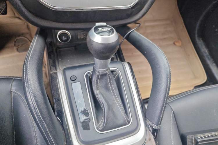 Used Zotye SR7 2016 1.5T CVT Cube Road Edition China IV Standard Gear Lever