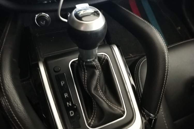 Used Zotye SR7 2016 1.5T CVT Cube Heart Edition China IV Standard Gear Lever