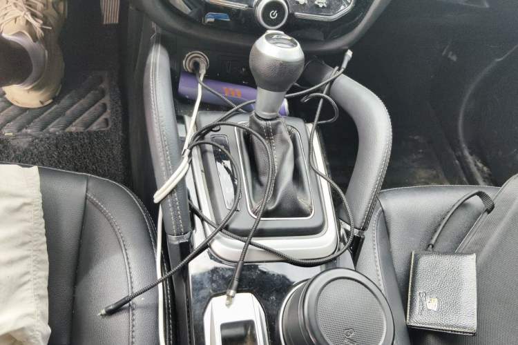Used Zotye SR7 2016 1.5T CVT Cube Heart Edition China V Standard Gear Lever