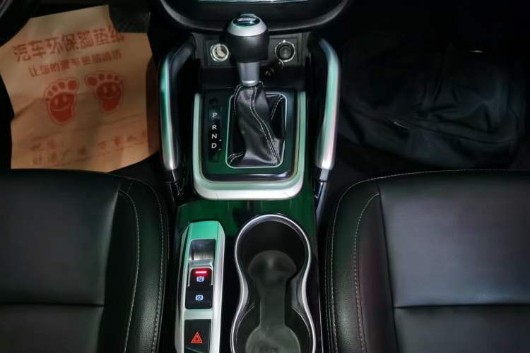Used Zotye SR7 2016 1.5T CVT Magic Cube Door Edition China V Standard Gear Lever