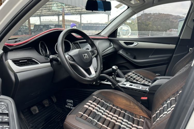 Used Zotye SR7 2016 1.5T Manual Cube Heart Edition China V Standard Interior 2
