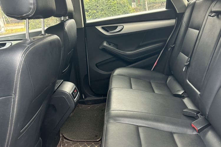 Used Zotye SR7 2016 1.5T CVT Cube Road Edition China IV Standard Interior 2