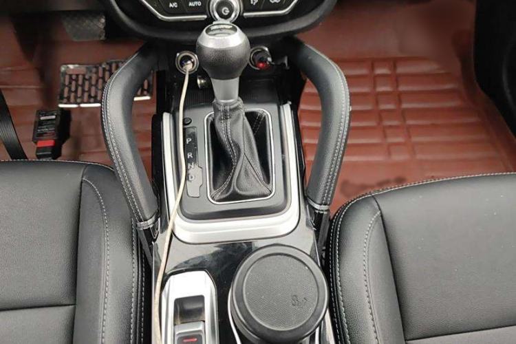 Used Zotye SR7 2016 1.5T CVT Cube Road Edition China V Standard Interior 4