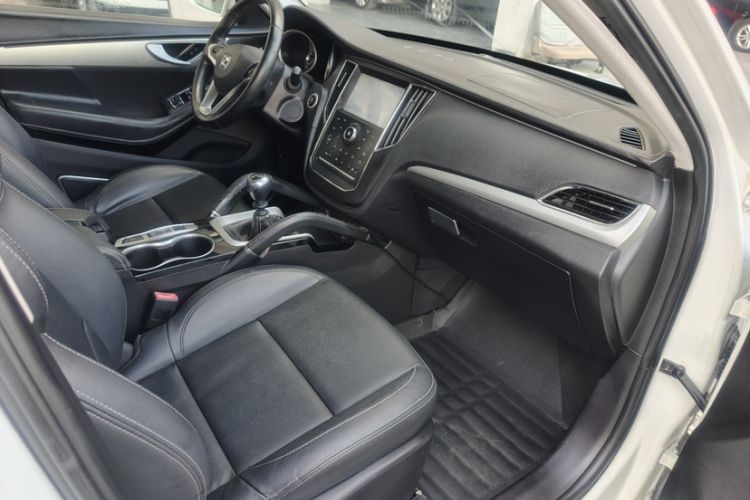 Used Zotye SR7 2016 1.5T Manual Cube Road Edition China V Standard Interior 5