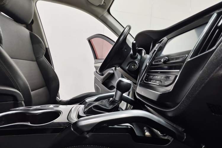 Used Zotye SR7 2016 1.5T CVT Magic Cube Door Edition China V Standard Interior 6