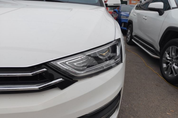Used Zotye SR7 2016 1.5T Manual Cube Heart Edition China IV Standard Left Front Headlight