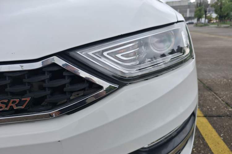 Used Zotye SR7 2016 1.5T CVT Cube Heart Edition China V Standard Left Front Headlight