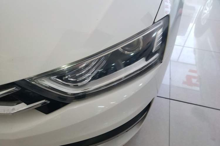 Used Zotye SR7 2016 1.5T CVT Cube Heart Edition China IV Standard Left Front Headlight