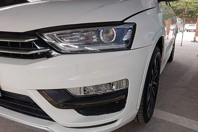 Used Zotye SR7 2016 1.5T Manual Cube Heart Edition China IV Standard Left Front Headlight